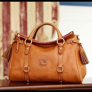 Vacation around the world carrying a Florentine Satchel by Dooney & Bourke😍
